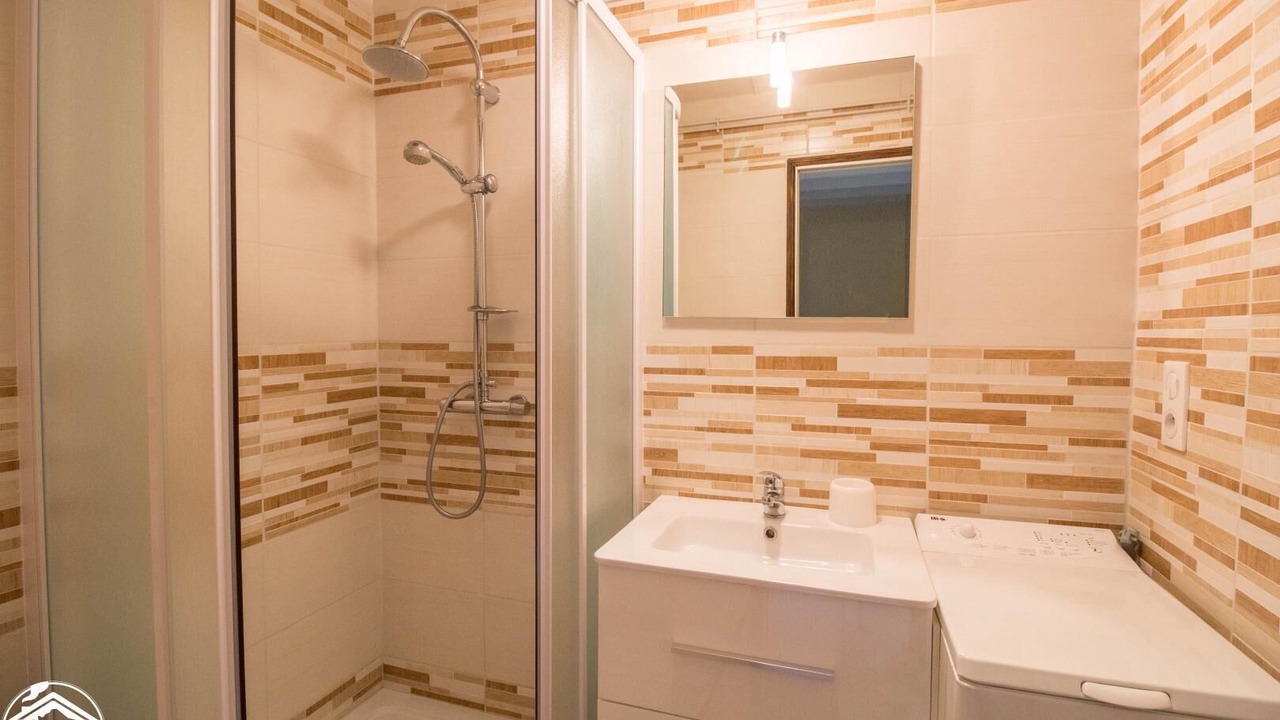 Photo of Bathroom in Charbonnieres-les-Varennes