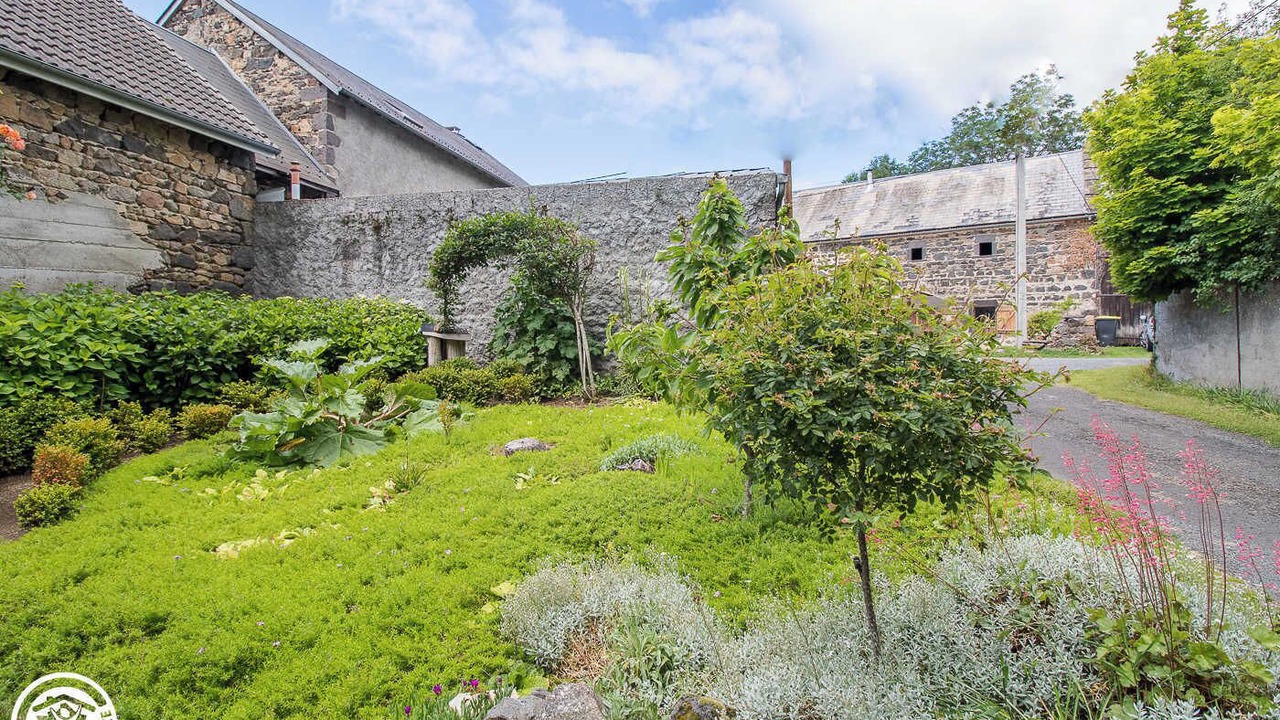 Photo of Outdoor in Charbonnieres-les-Varennes