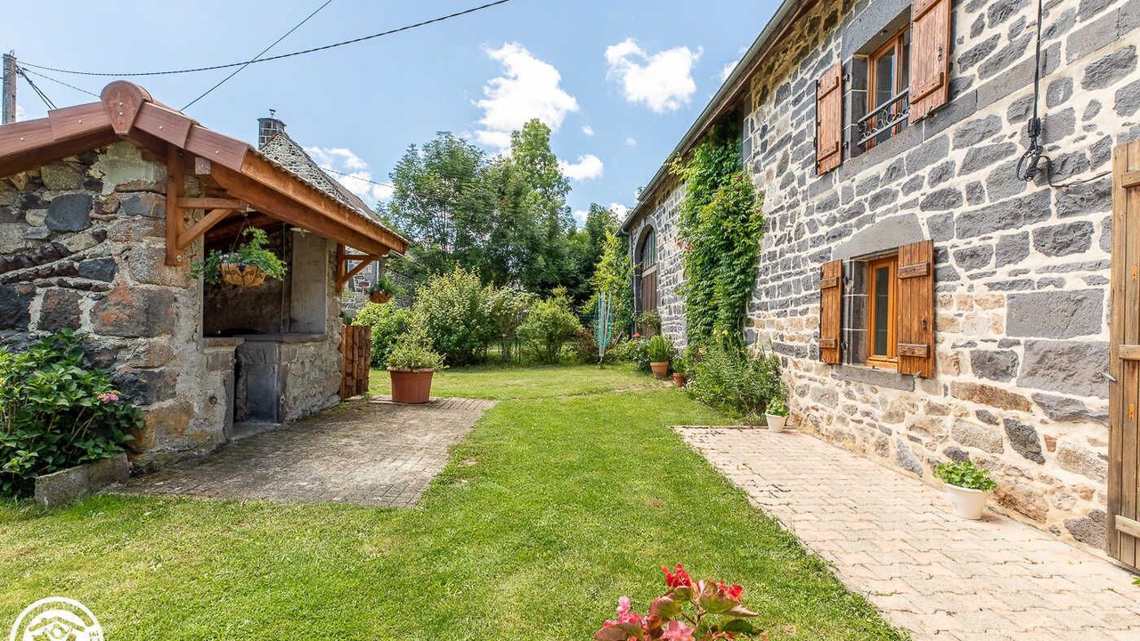 Photo of Outdoor in Charbonnieres-les-Varennes