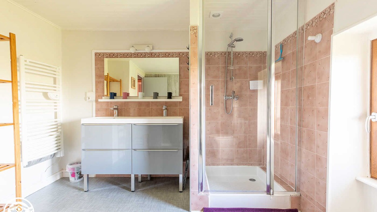 Photo of Bathroom in Charbonnieres-les-Varennes
