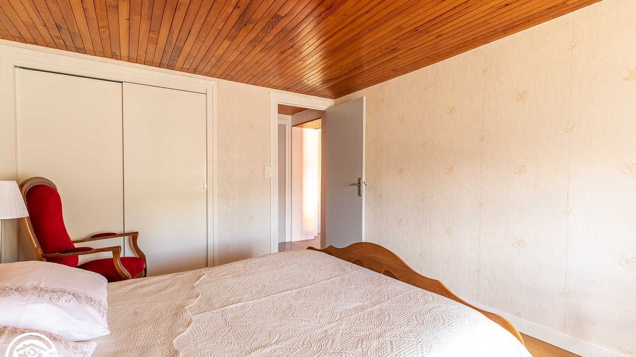 Photo of Bedroom in Charbonnieres-les-Varennes