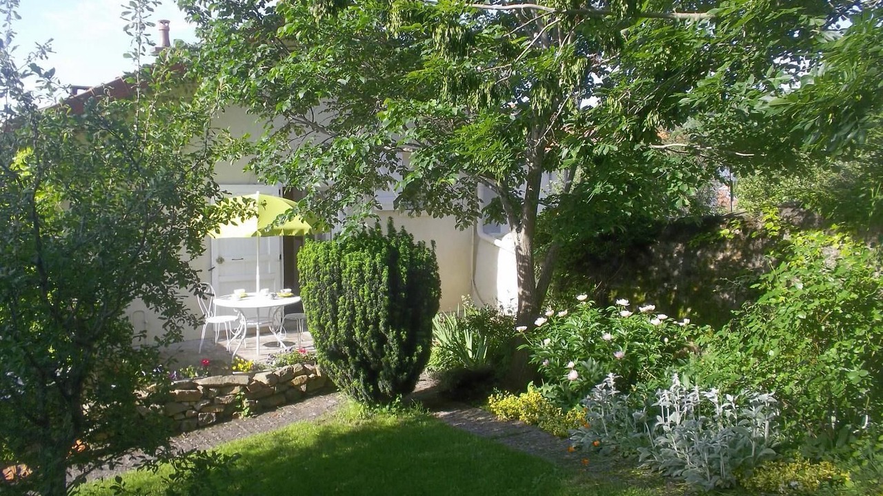 Photo of Patio Balcony in Saint-Genes-Champanelle