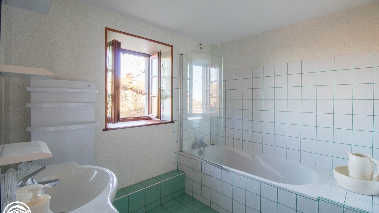 Photo of Bathroom in Echandelys