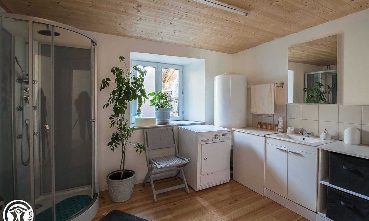 Photo of Bathroom in Larodde