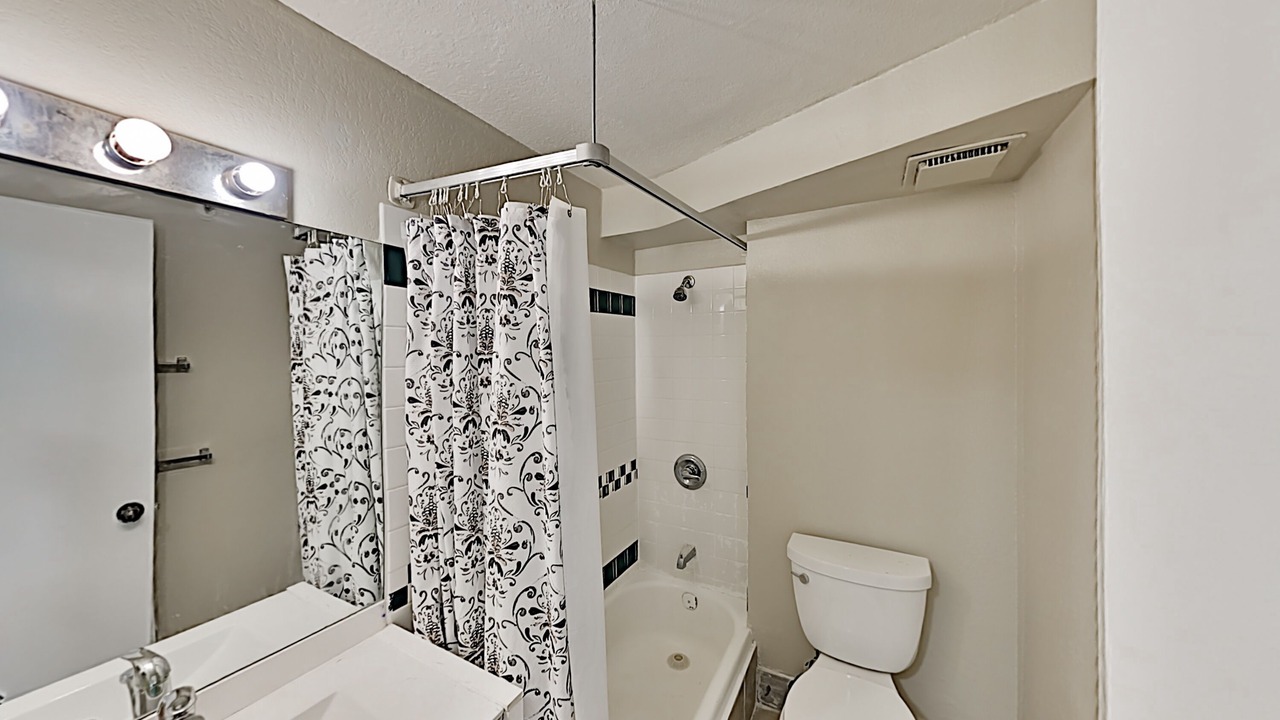 Photo of Bathroom in McCully - Moiliili