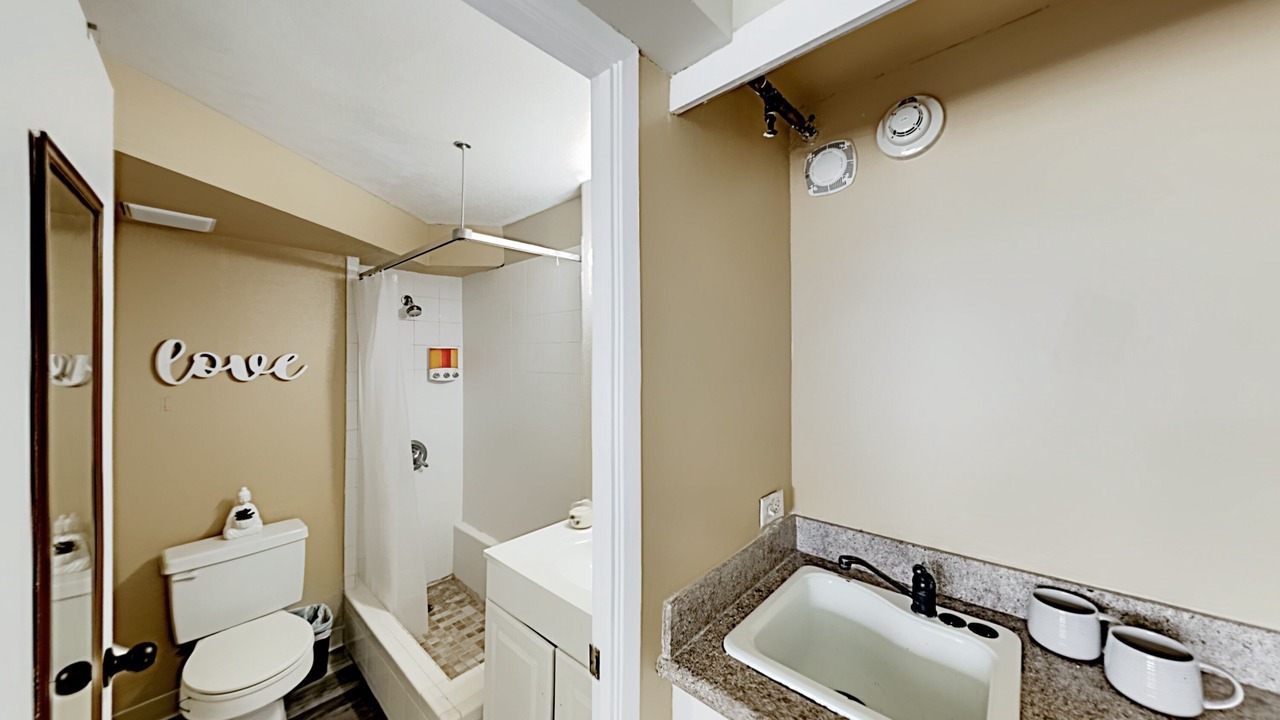 Photo of Bathroom in McCully - Moiliili