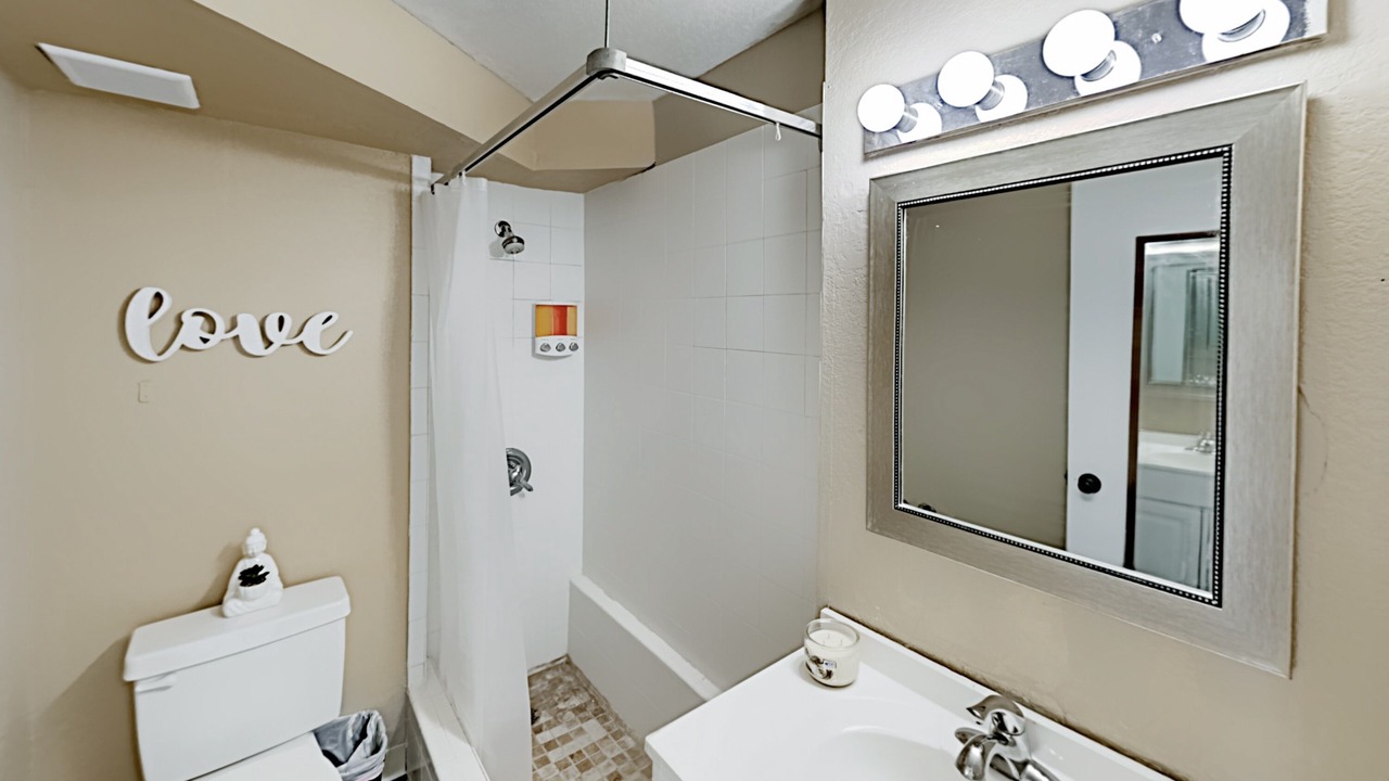 Photo of Bathroom in McCully - Moiliili