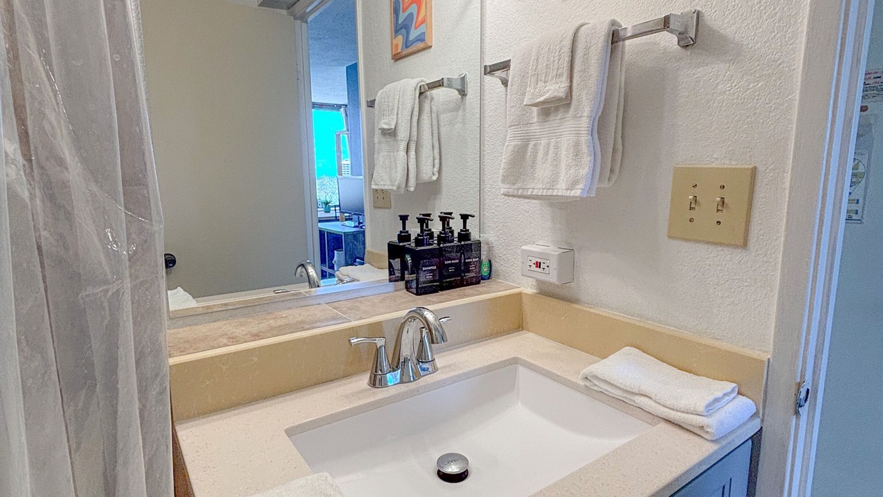 Photo of Bathroom in McCully - Moiliili