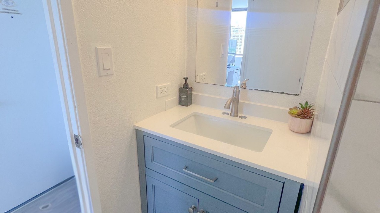 Photo of Bathroom in McCully - Moiliili