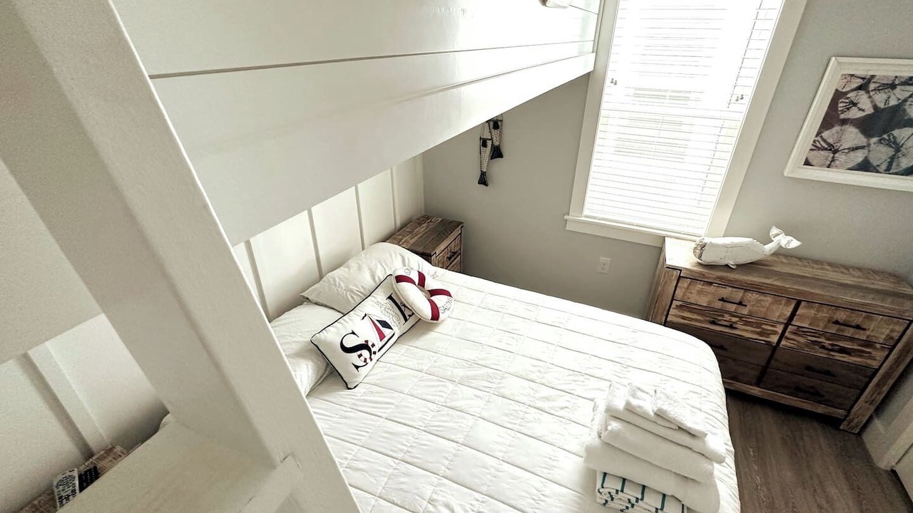 Photo of Bedroom in Corolla Light