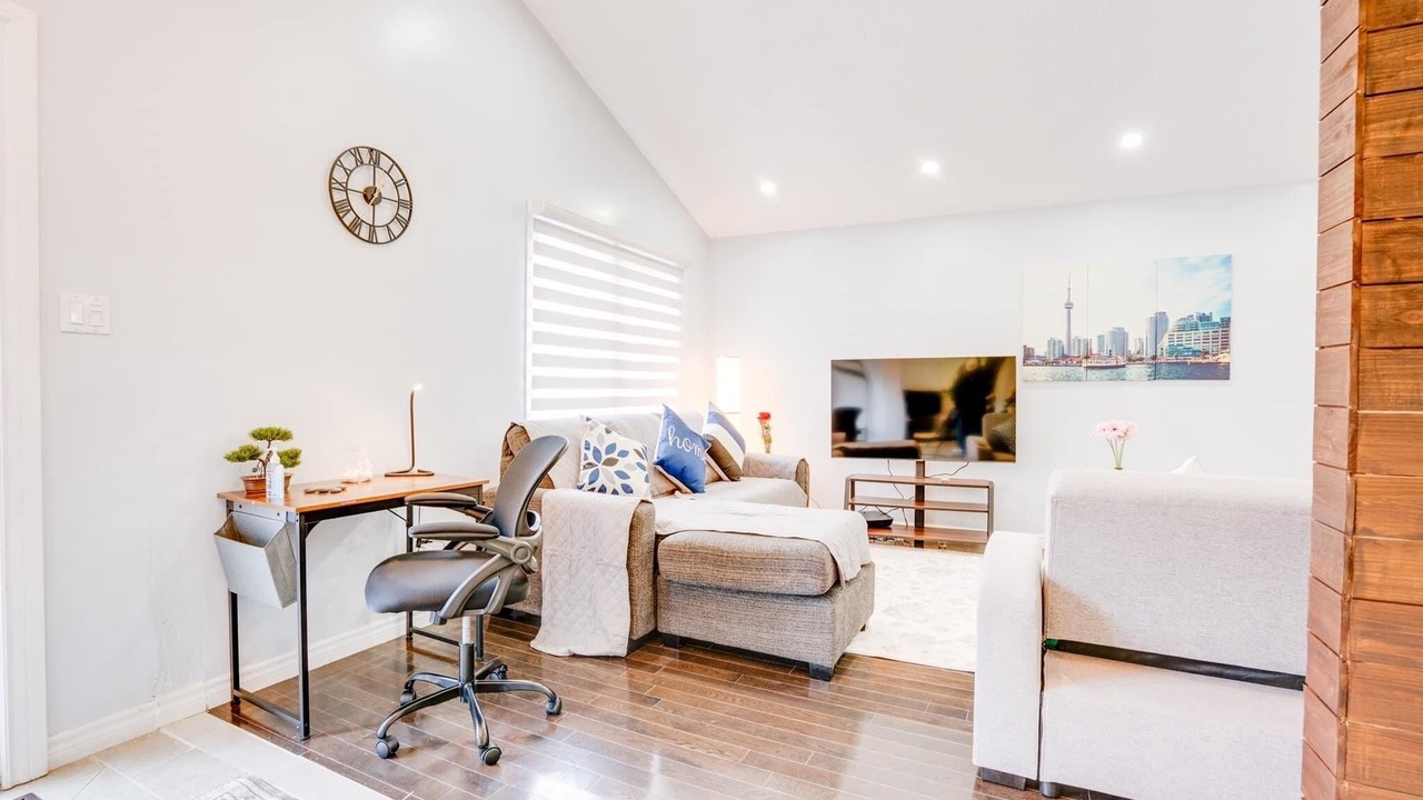 Photo of Livingroom in Pickering
