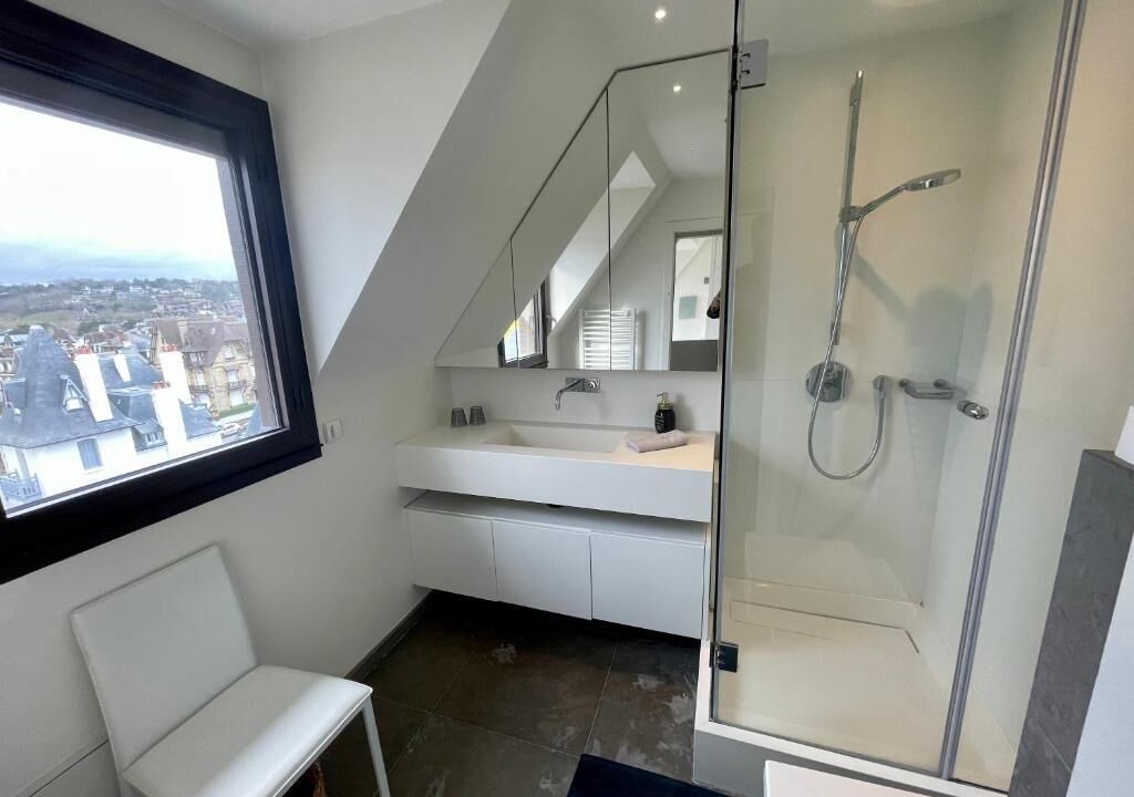 Photo of Bathroom in Deauville City Centre