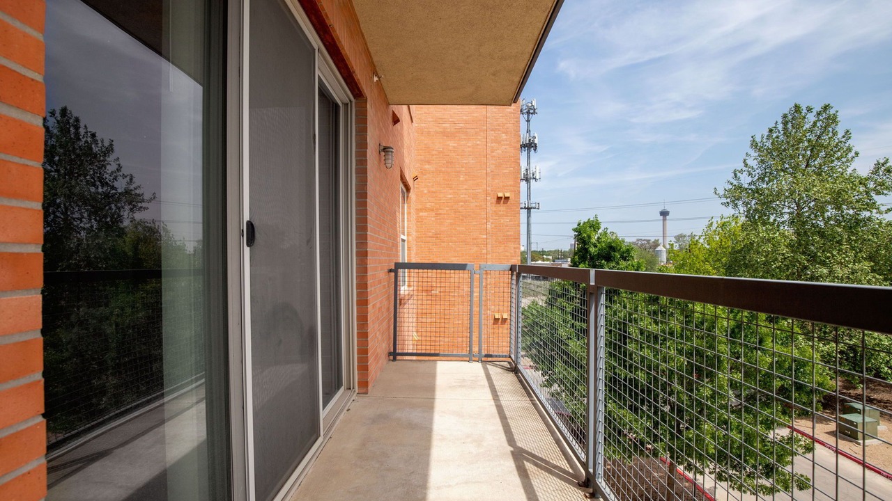 Photo of Patio Balcony in Arsenal