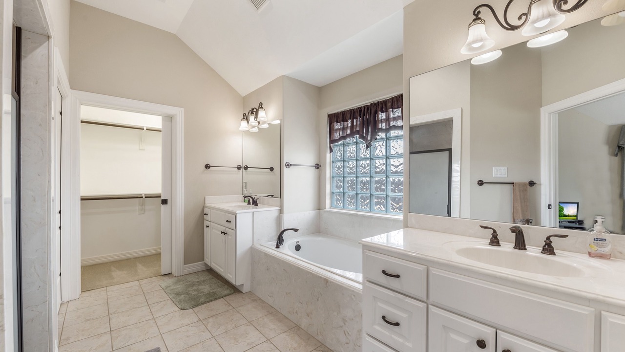 Photo of Bathroom in Clodine