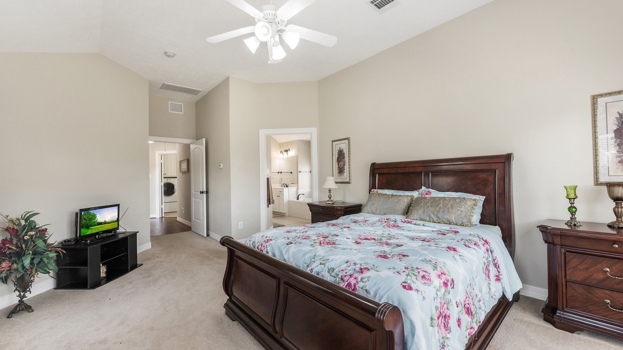 Photo of Bedroom in Clodine