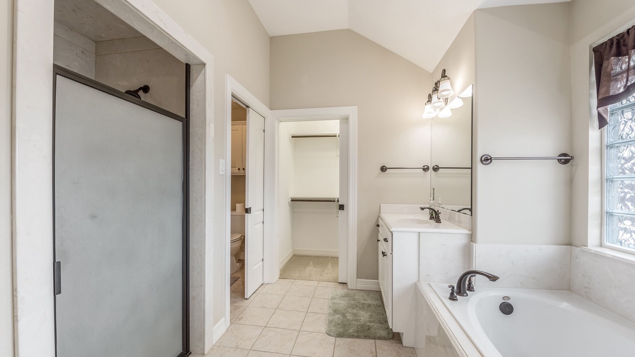 Photo of Bathroom in Clodine