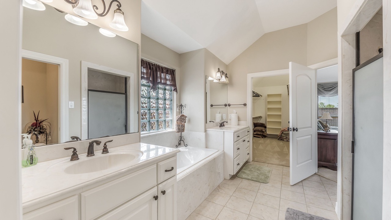 Photo of Bathroom in Clodine