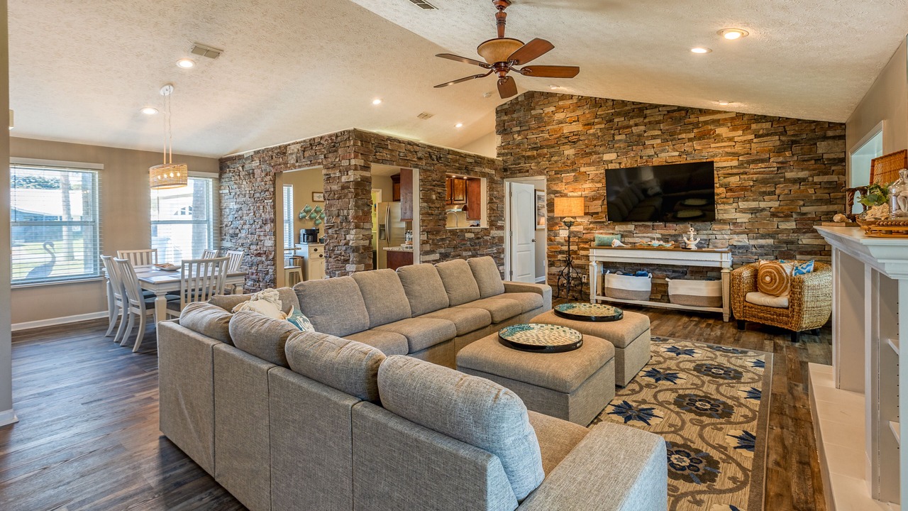 Photo of Livingroom in Thomas Drive