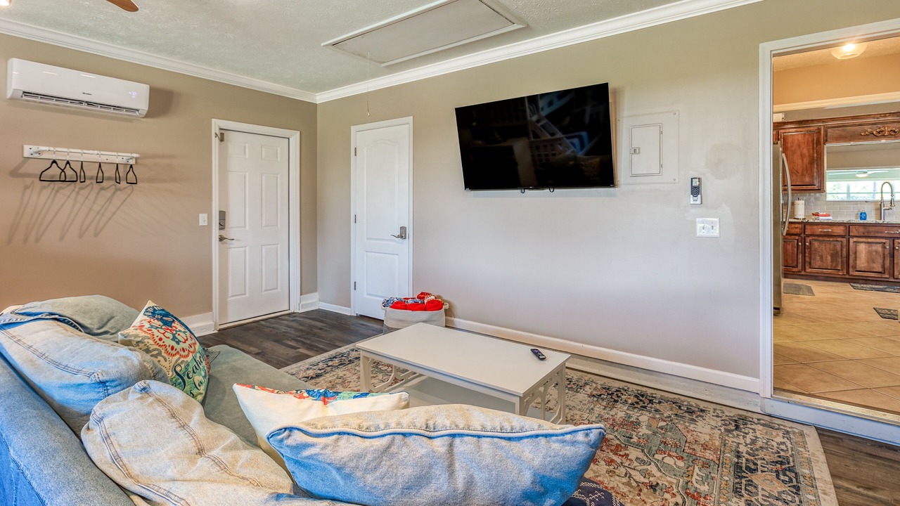Photo of Livingroom in Thomas Drive