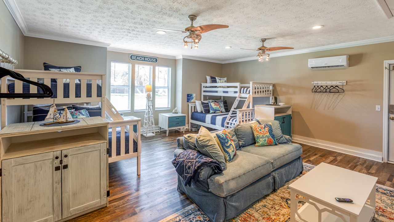 Photo of Livingroom in Thomas Drive