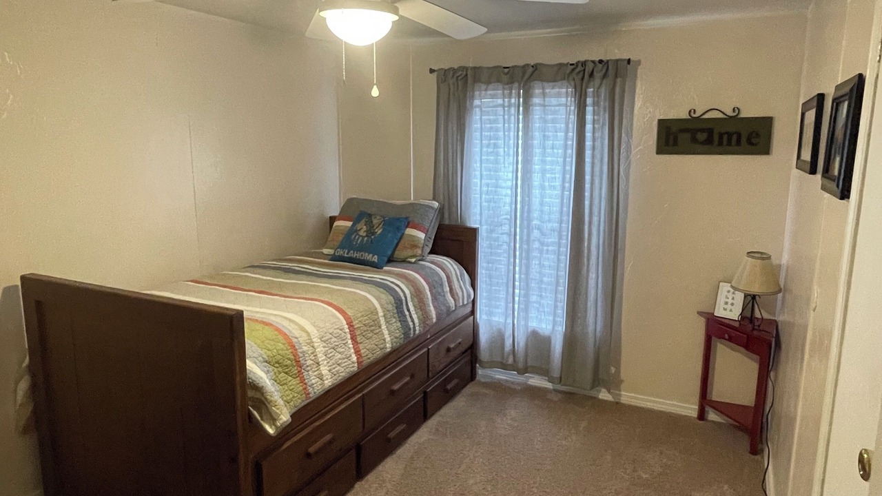 Photo of Bedroom in Sulphur