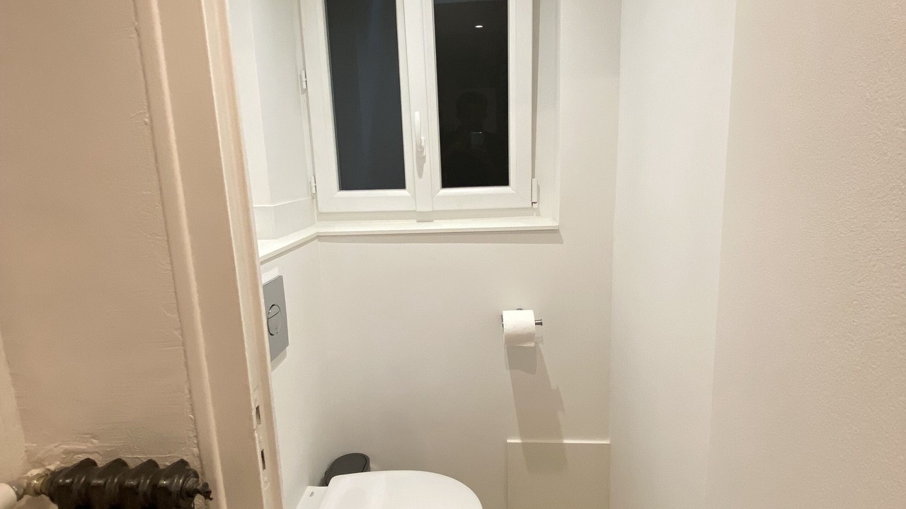 Photo of Bathroom in Graslin - Commerce