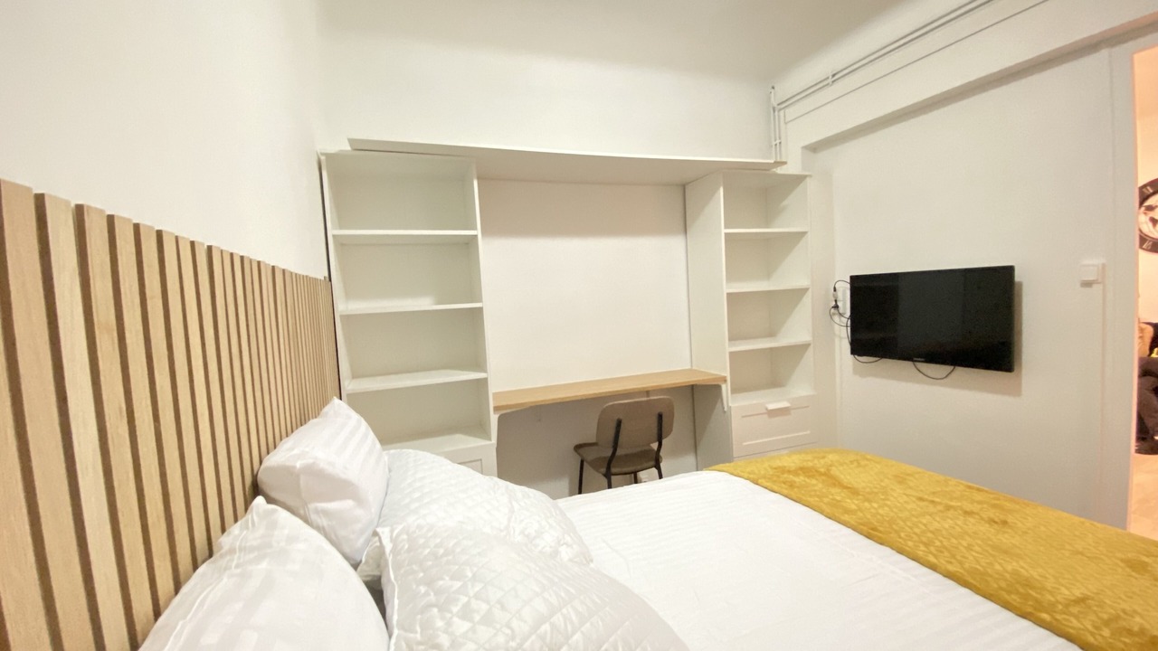Photo of Bedroom in Graslin - Commerce