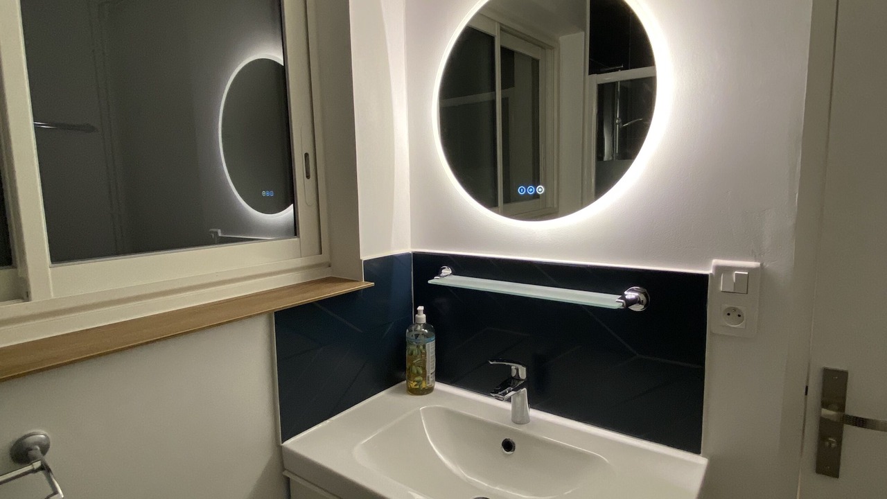 Photo of Bathroom in Graslin - Commerce