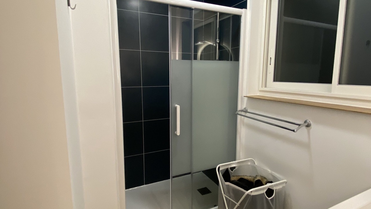 Photo of Bathroom in Graslin - Commerce
