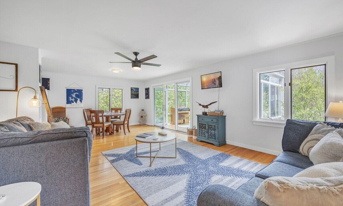 Photo of Livingroom in Hancock