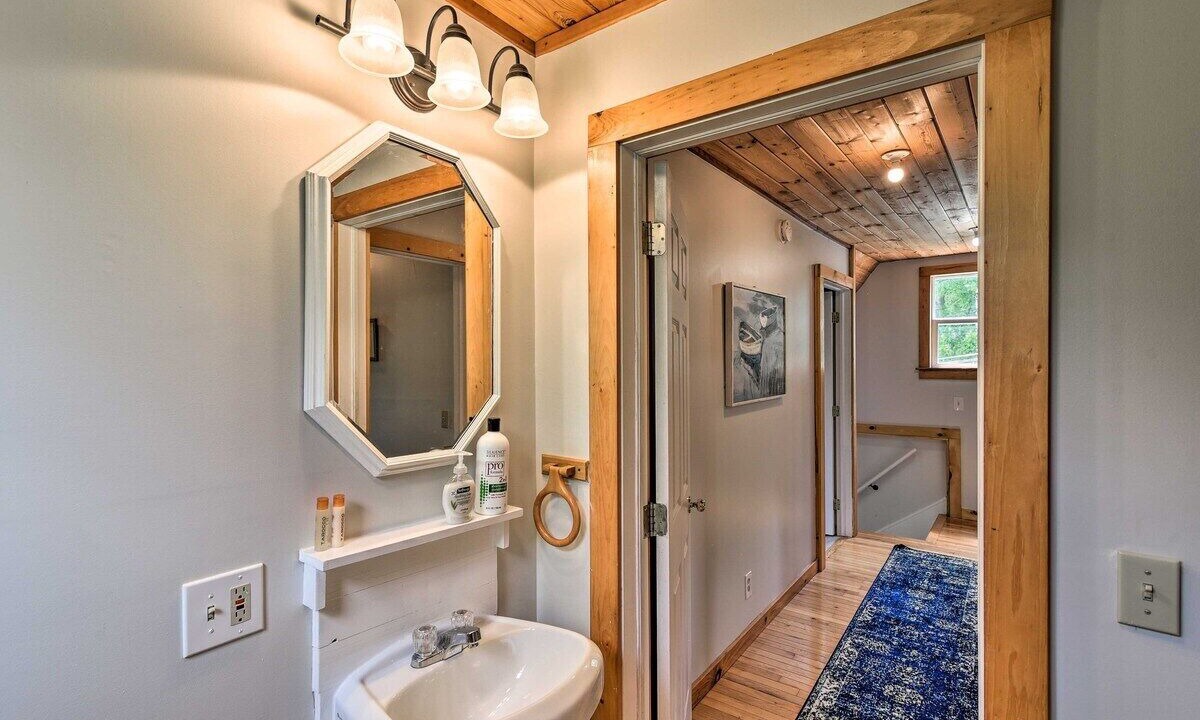 Photo of Bathroom in Milbridge