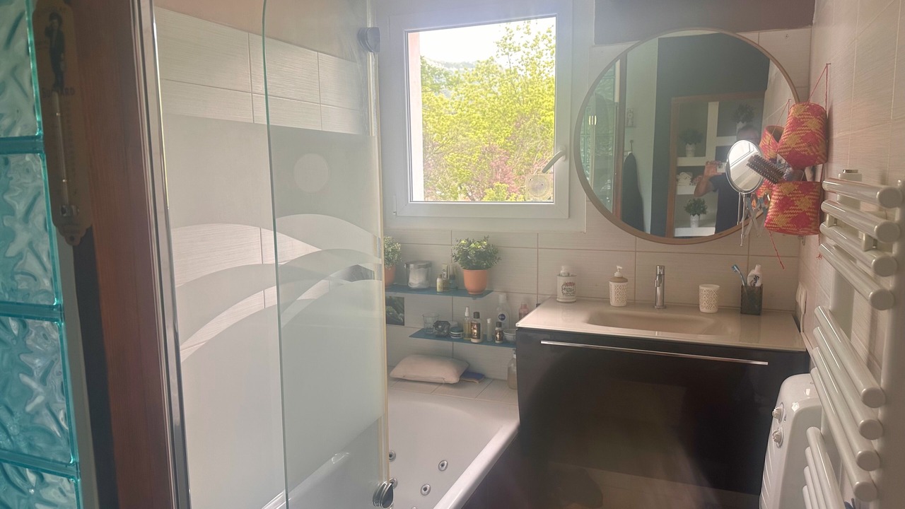 Photo of Bathroom in La Motte-Chalancon