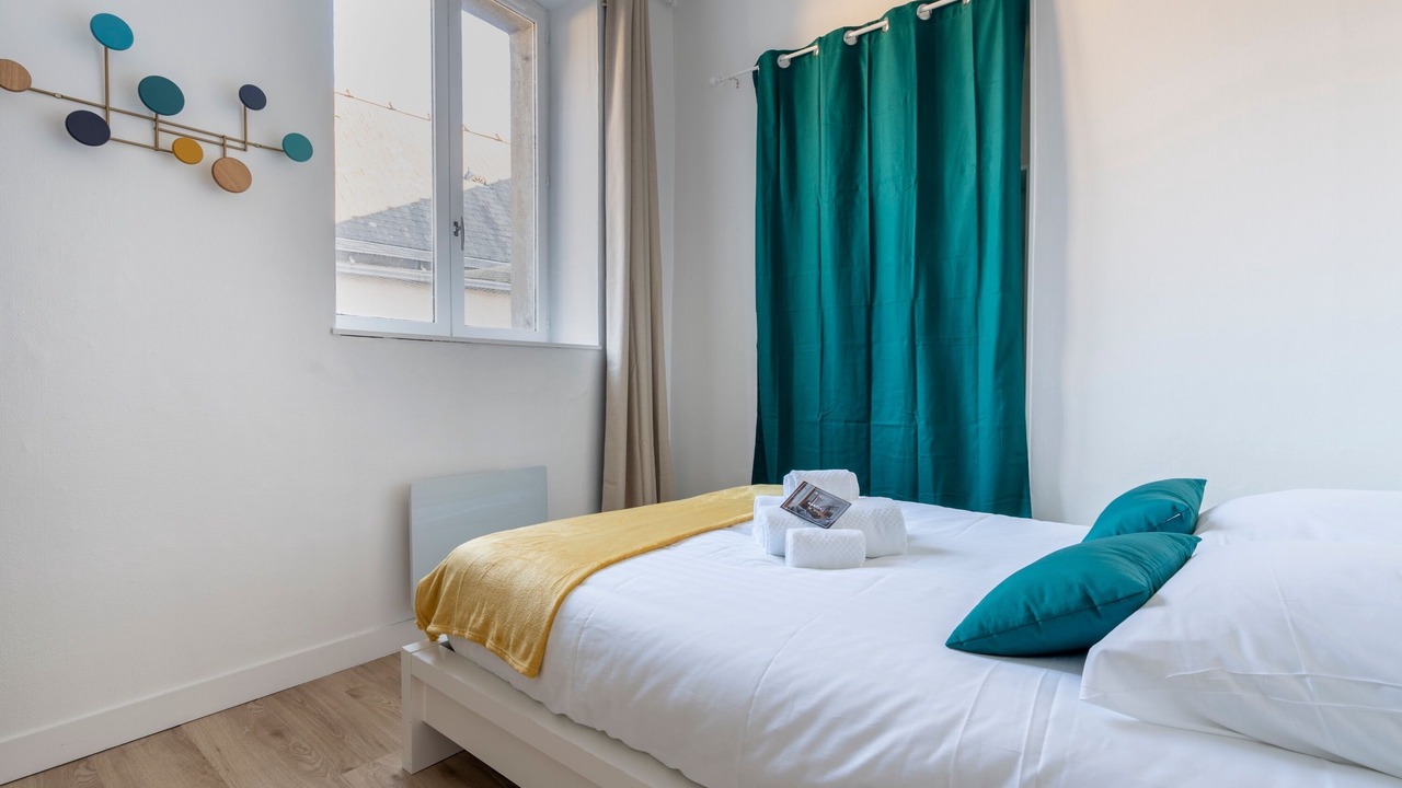 Photo of Bedroom in Graslin - Commerce
