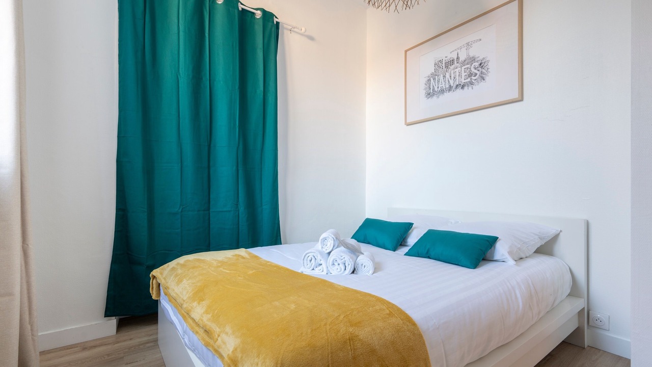 Photo of Bedroom in Graslin - Commerce