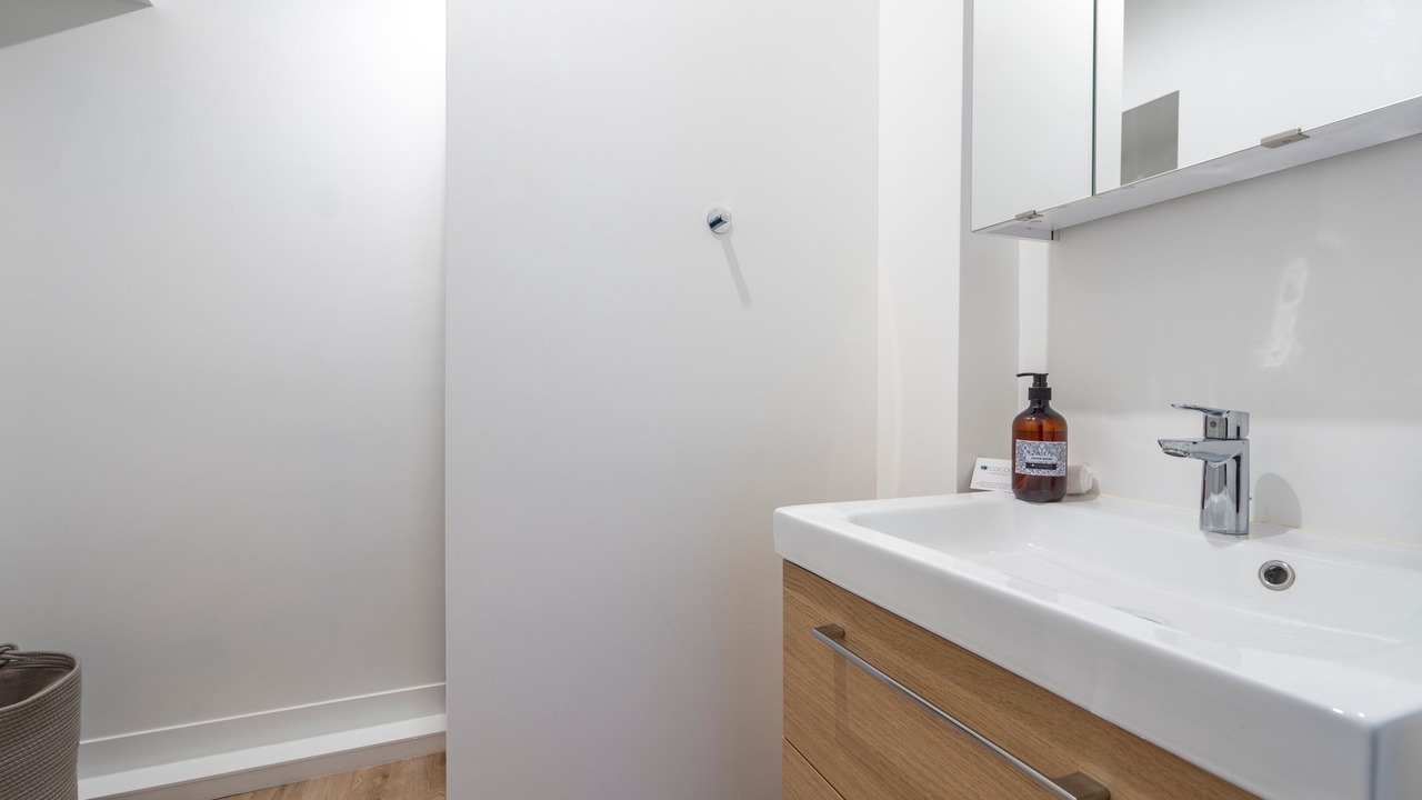 Photo of Bathroom in Graslin - Commerce