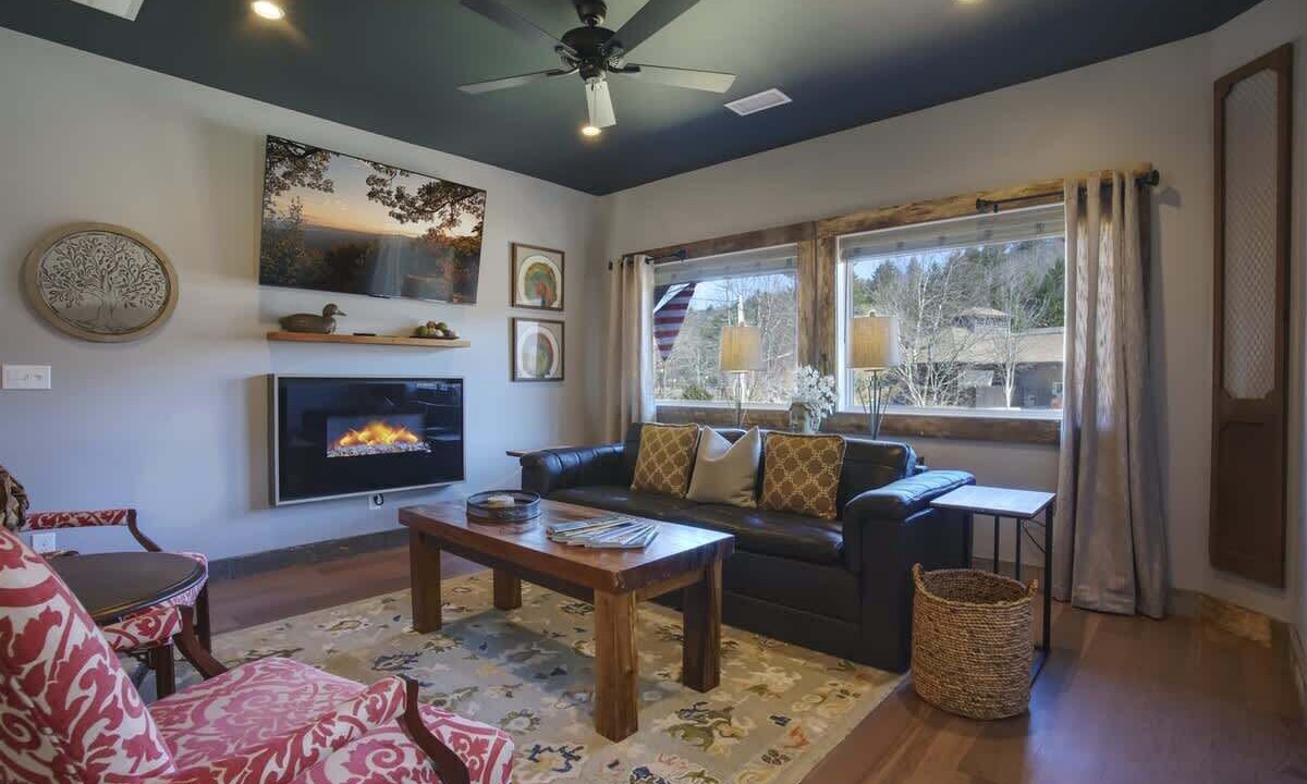 Photo of Livingroom in Blowing Rock