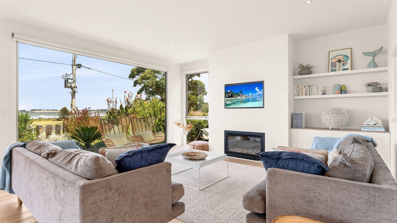 Photo of Livingroom in Rhyll