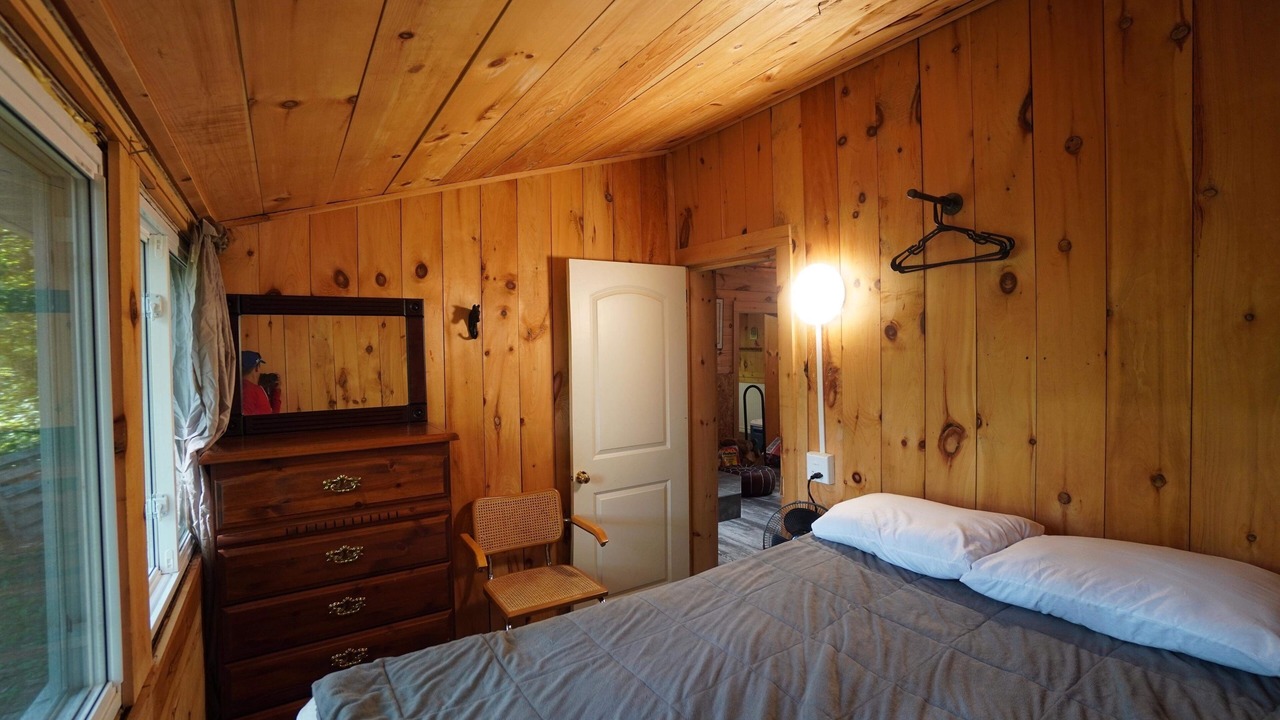 Photo of Bedroom in Gravenhurst