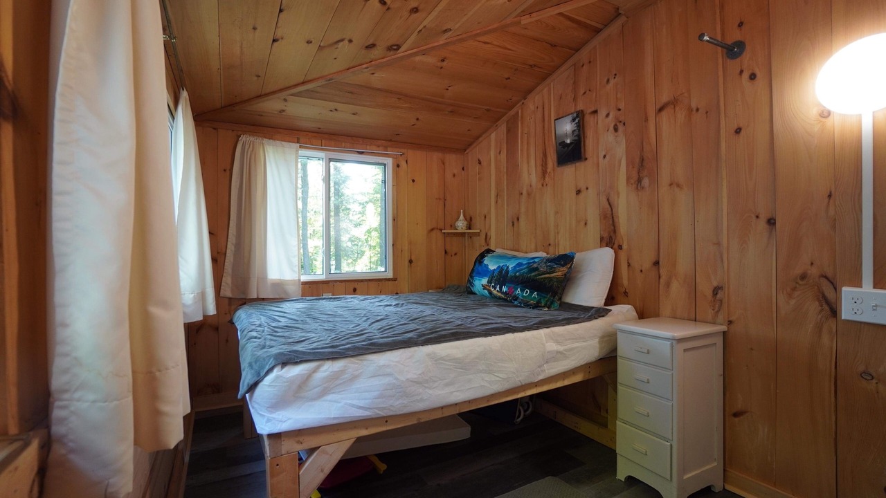 Photo of Bedroom in Gravenhurst