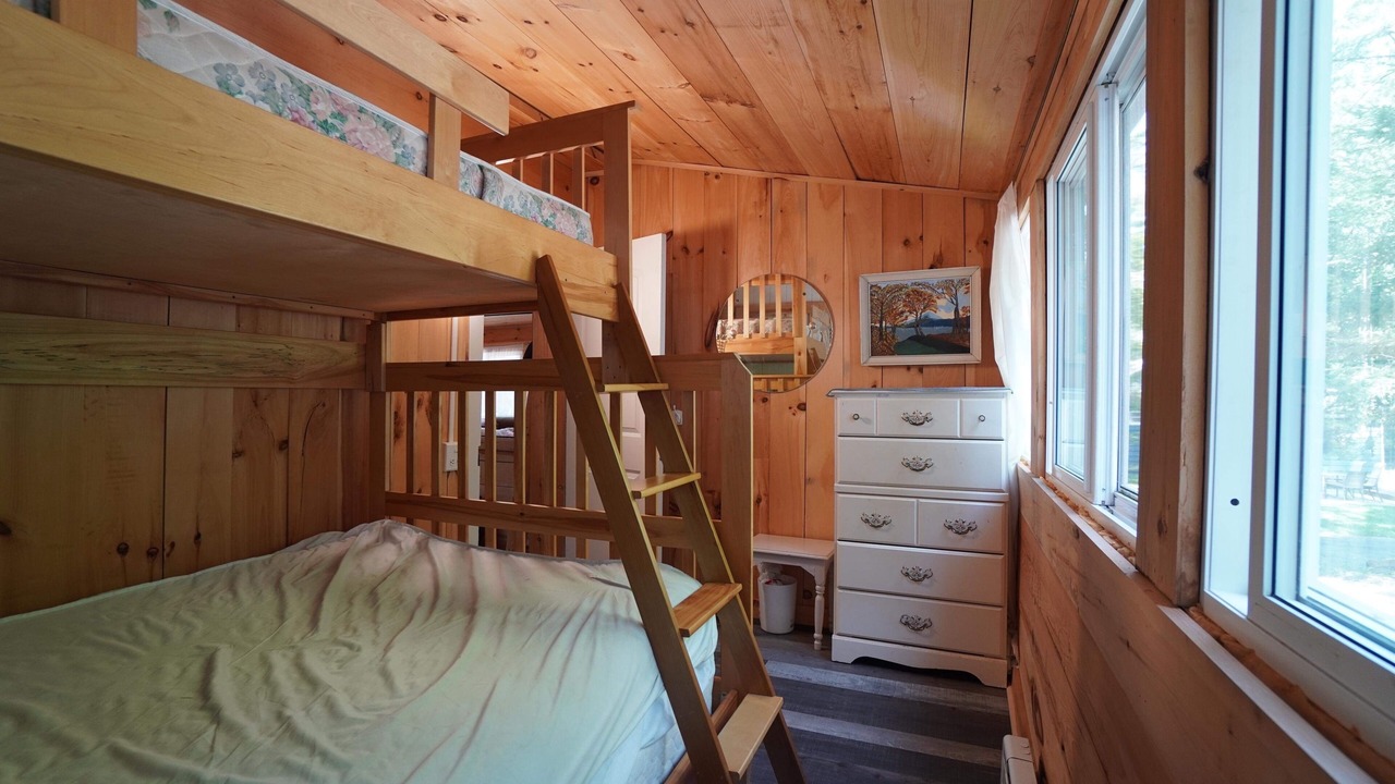 Photo of Bedroom in Gravenhurst