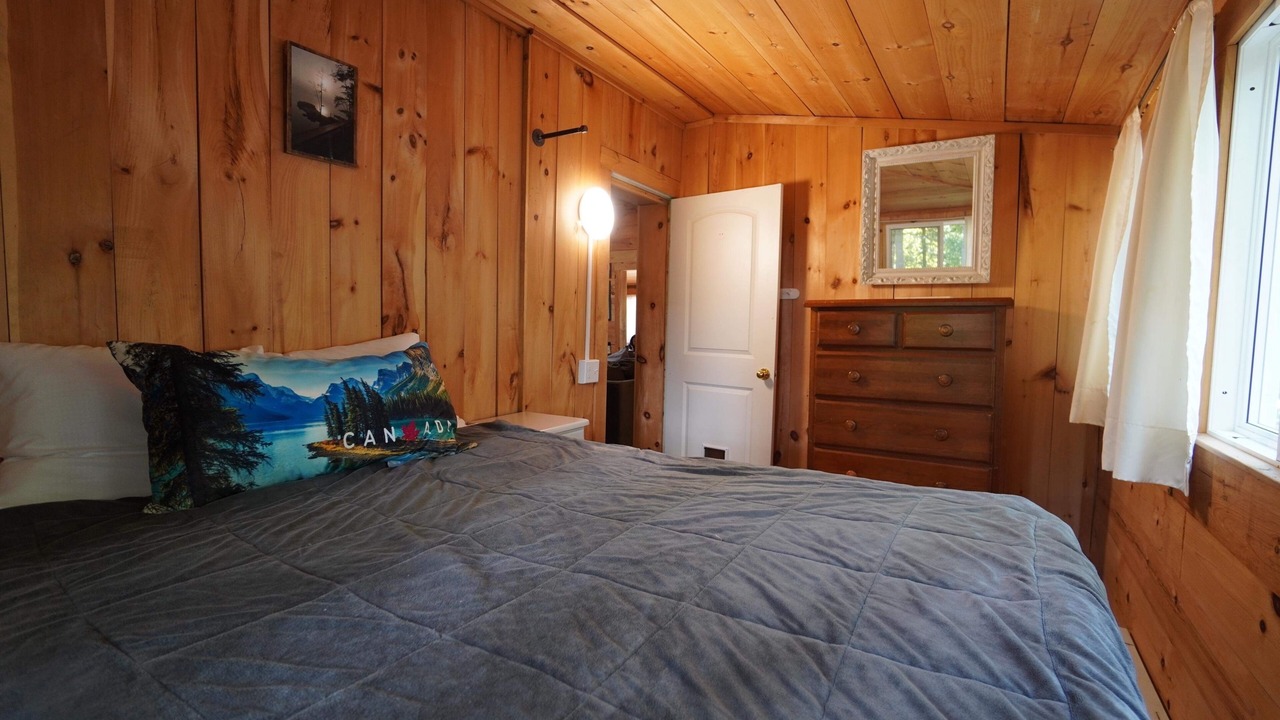 Photo of Bedroom in Gravenhurst