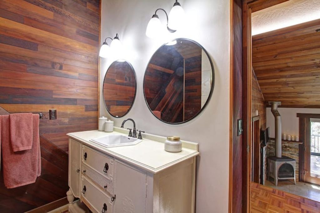 Photo of Bathroom in Iowa Hill