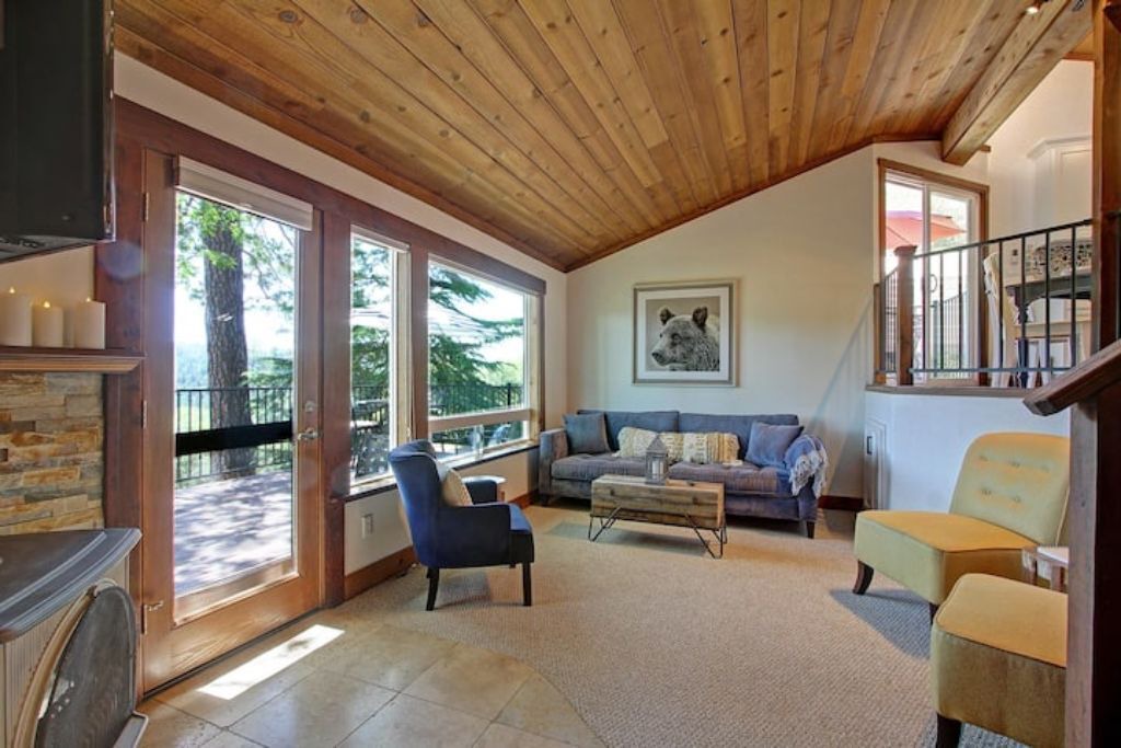 Photo of Livingroom in Iowa Hill
