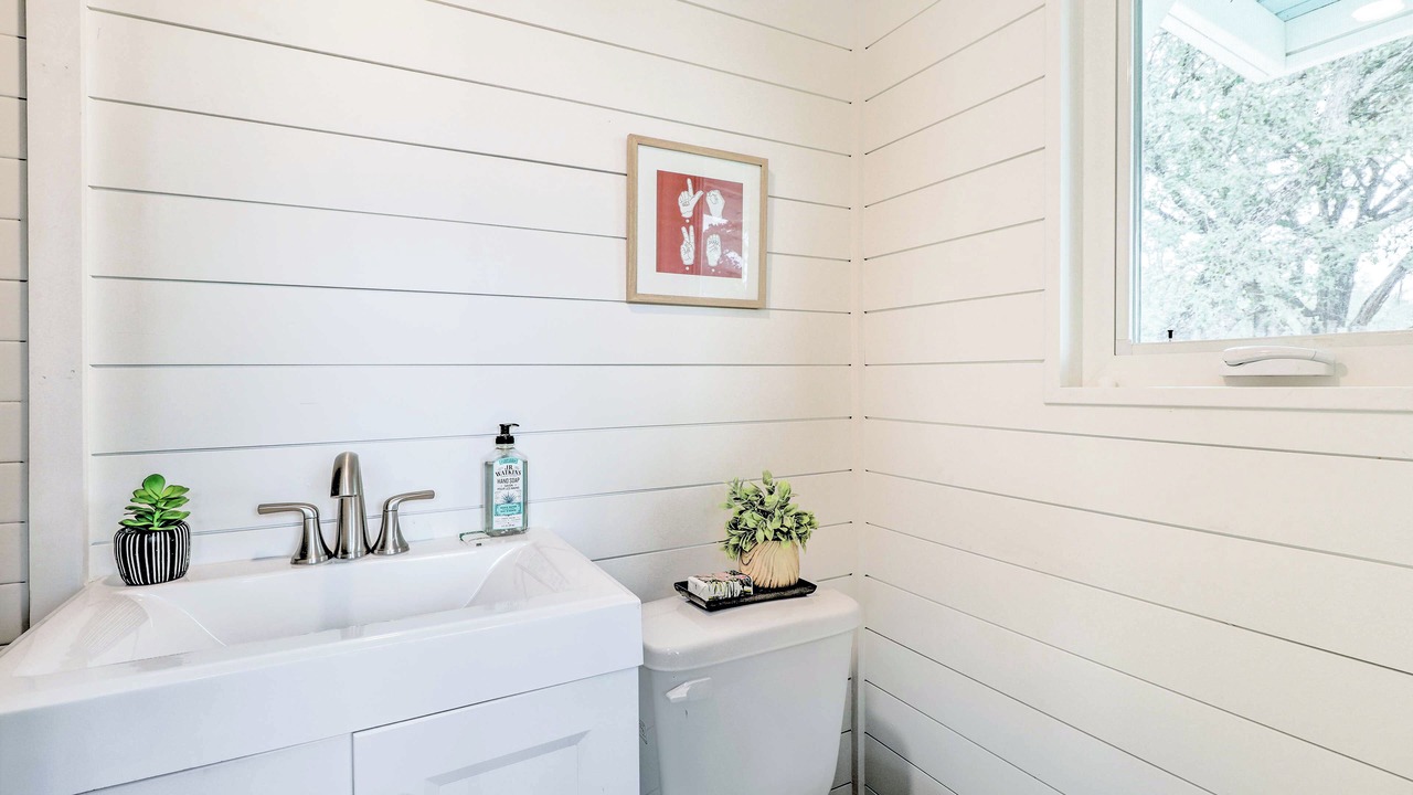 Photo of Bathroom in Lakehurst