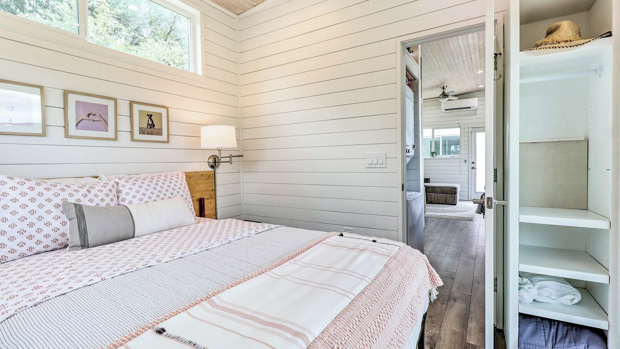 Photo of Bedroom in Lakehurst