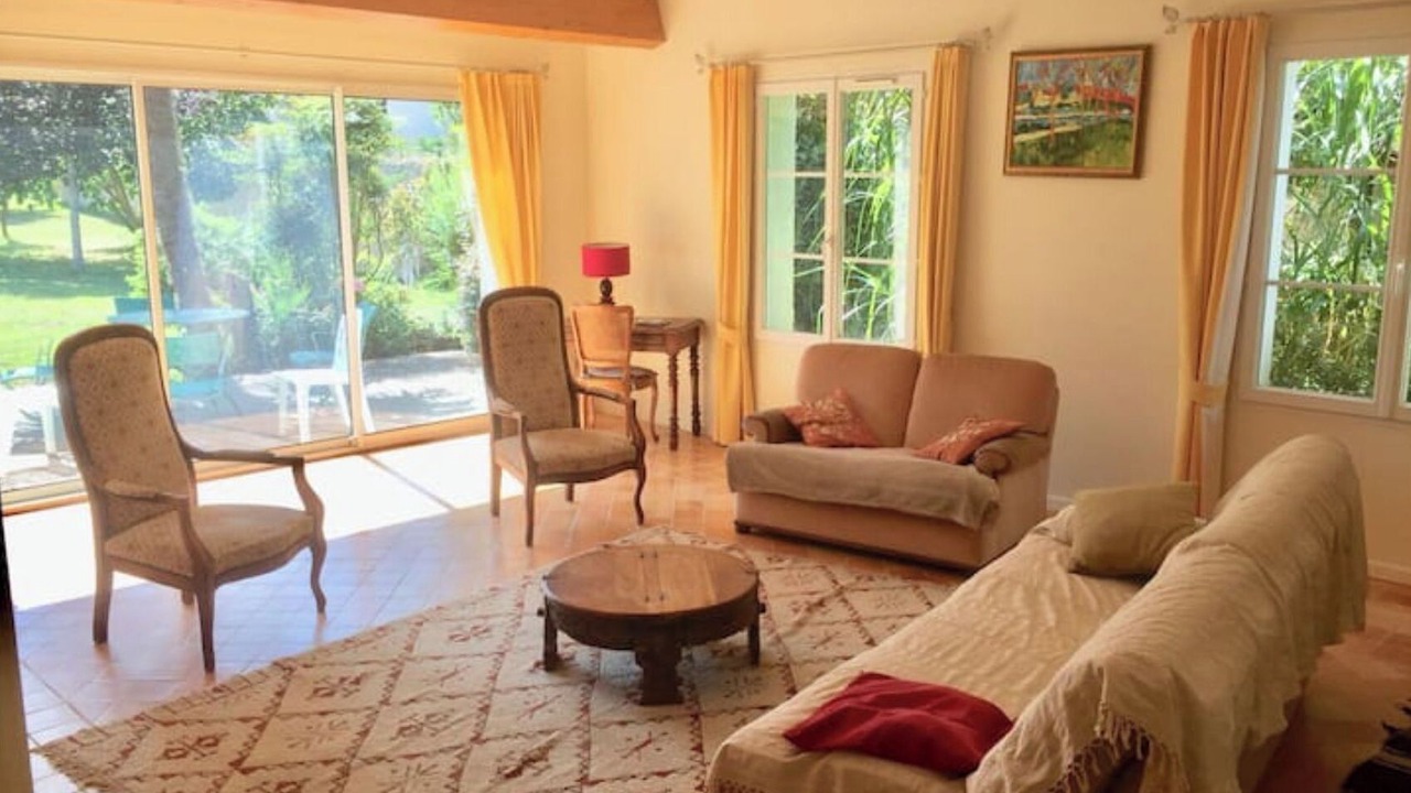 Photo of Livingroom in Saint-Romain-de-Benet