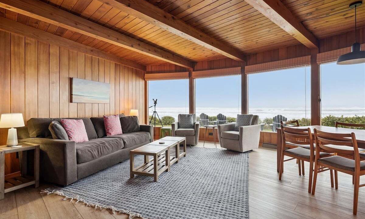 Photo of Bedroom in Arch Cape