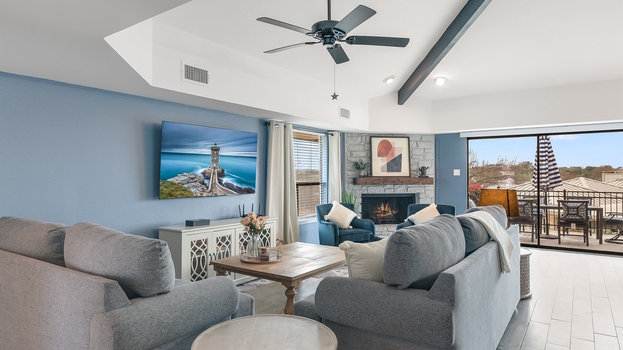 Photo of Livingroom in Horseshoe Bay West