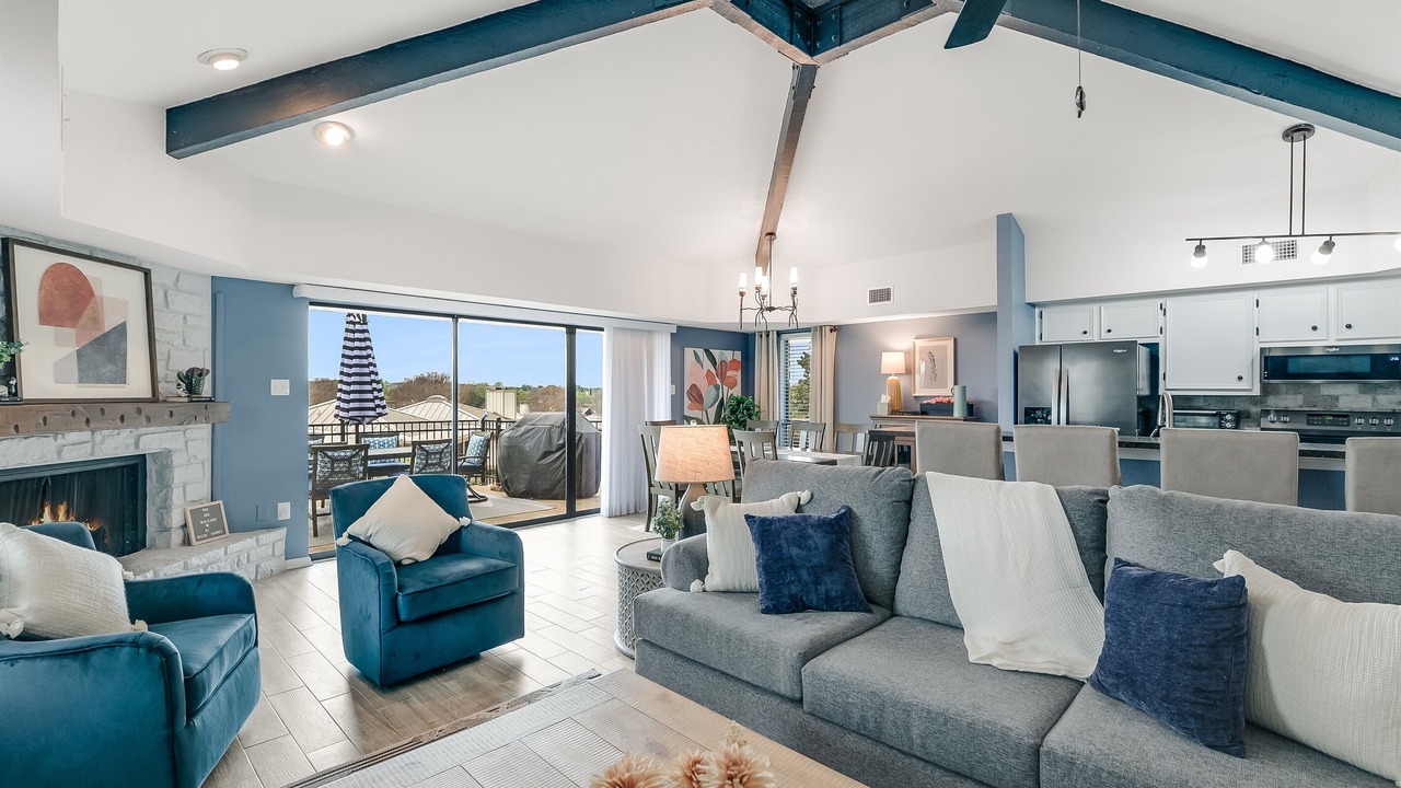 Photo of Livingroom in Horseshoe Bay West