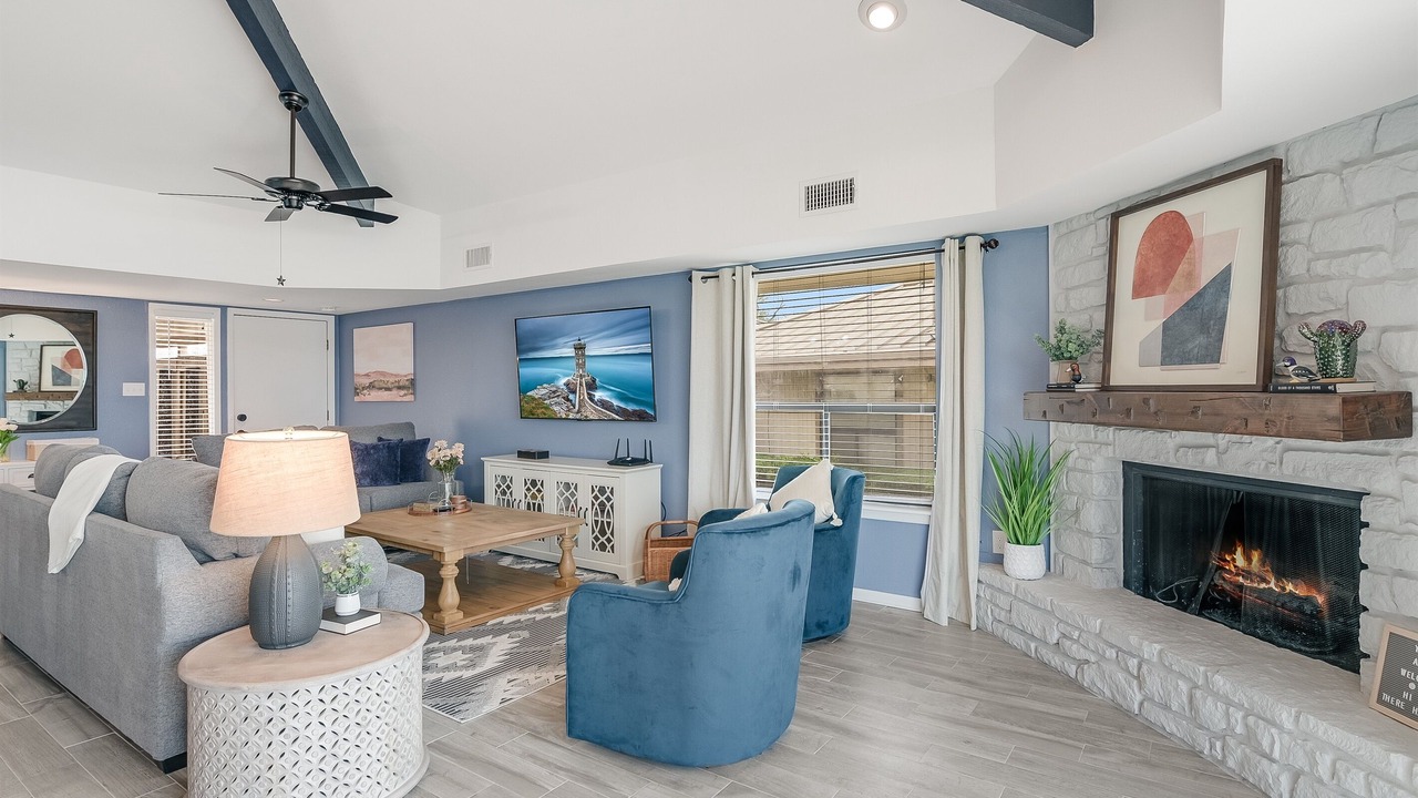 Photo of Livingroom in Horseshoe Bay West